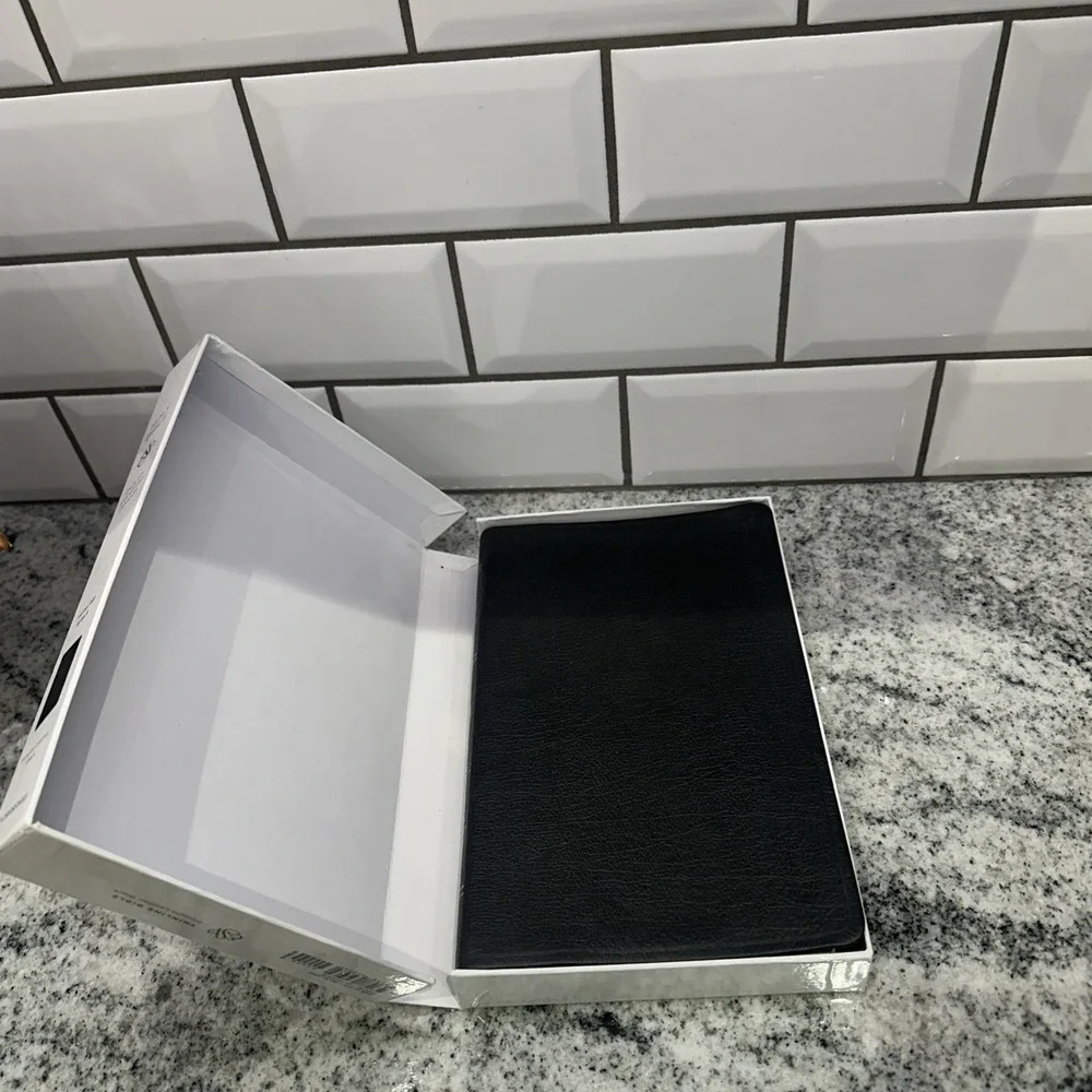 Classic Thinline Bible-English Standard V Crossway Bibles Black Leather New ESV‎